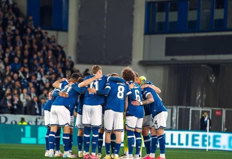 比赛前夕,球队展开最后一次集训,备战对手 比赛前夕,球队展开最后一次集训,备战对手