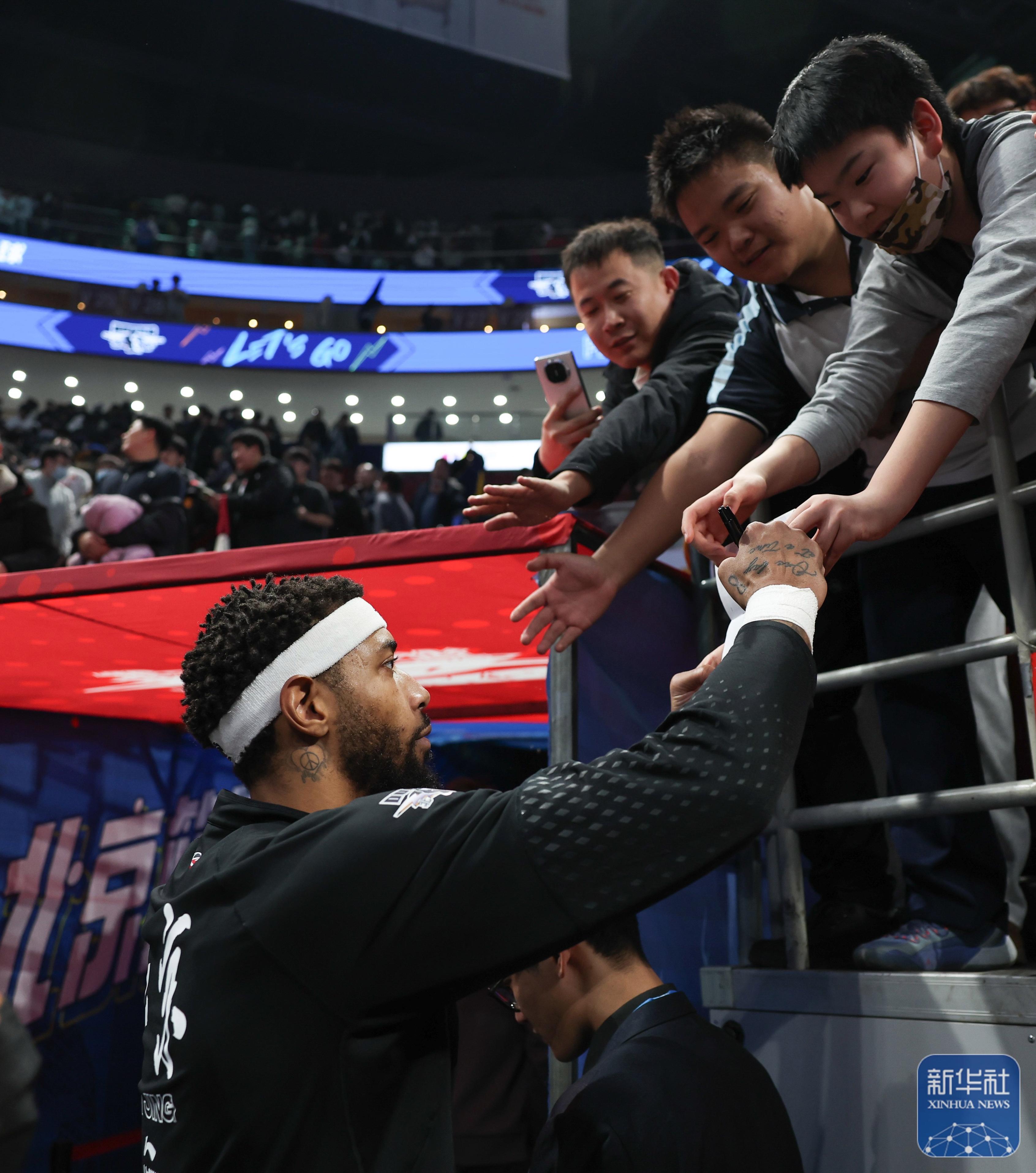 包含上海队在对决北京队的比赛中展现出稳定发挥的词条