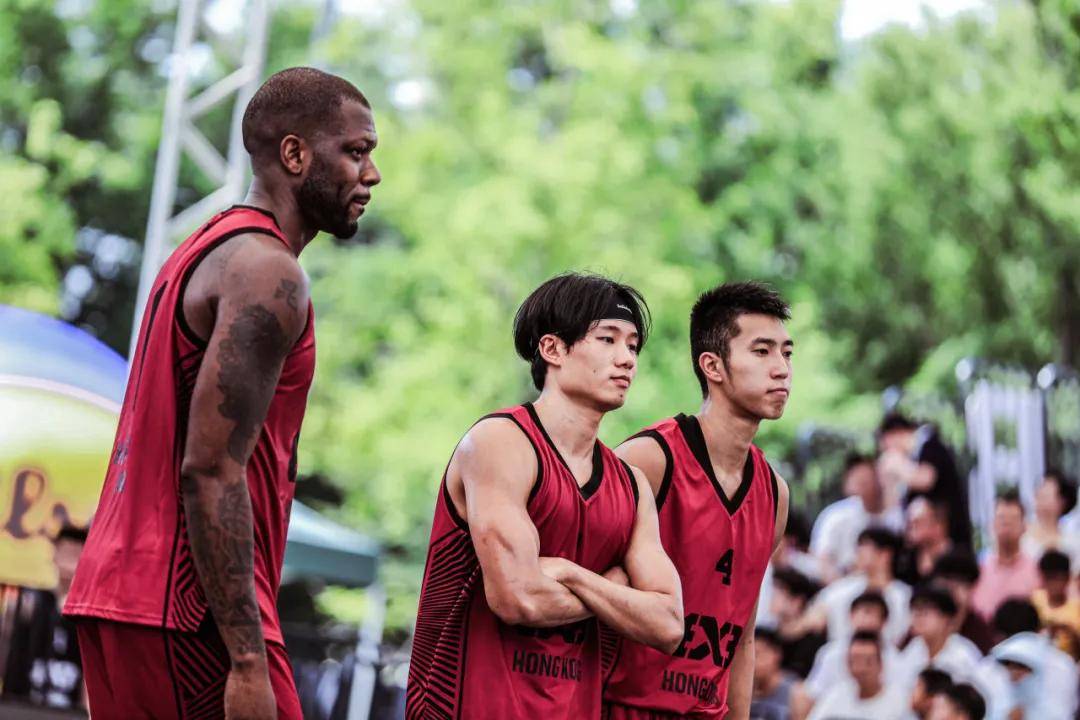 关于全球篮球比赛激战频现,球迷狂热支持的信息 关于全球篮球比赛激战频现,球迷狂热支持的信息