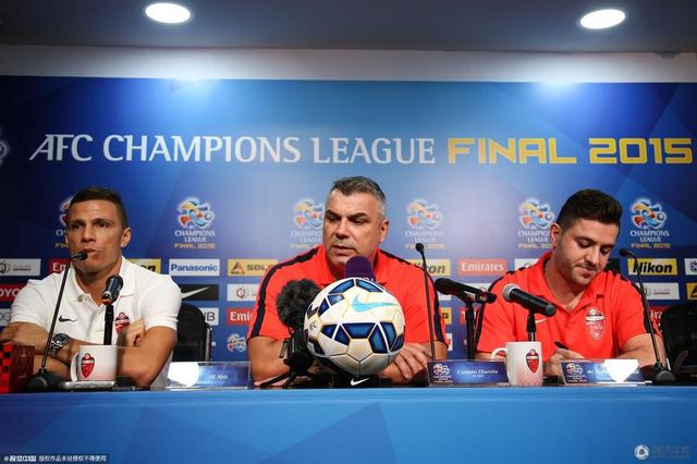 阿赫利主帅因伤离开球队，外籍助理接替的简单介绍