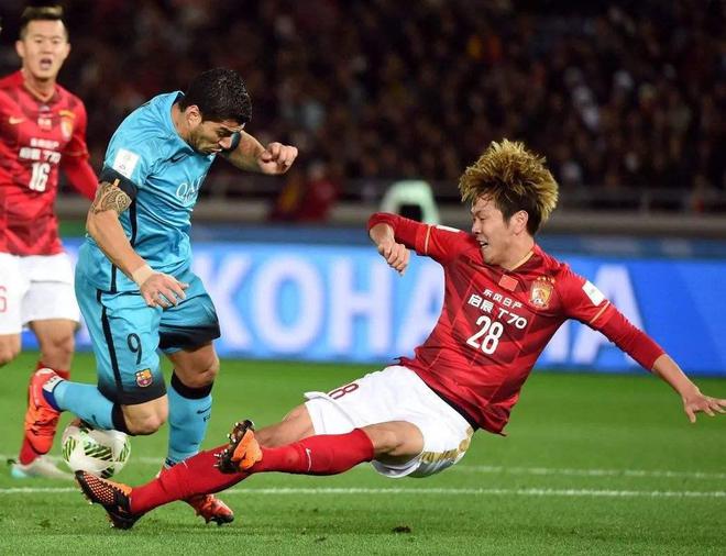 阿赫利主帅因伤离开球队，外籍助理接替的简单介绍