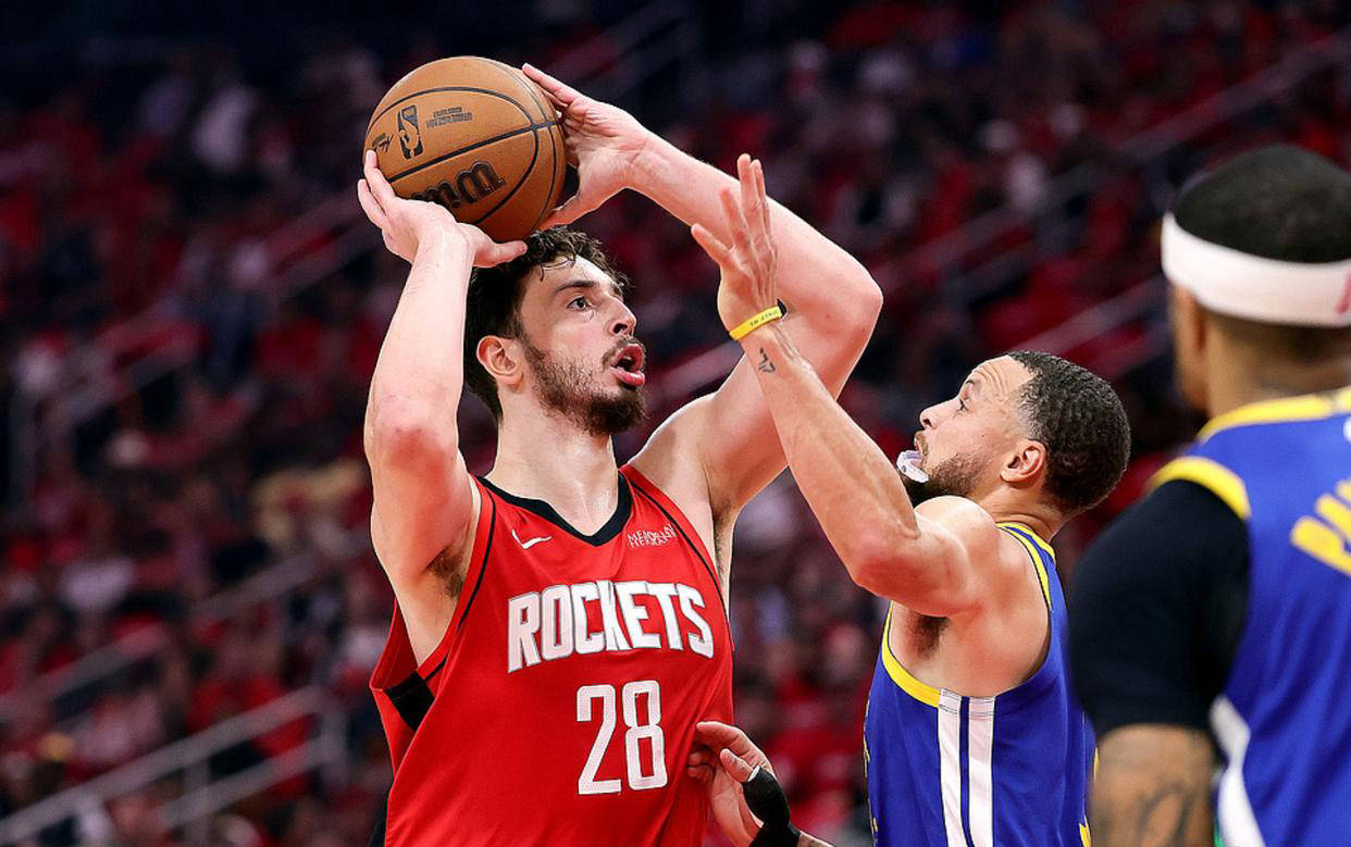 火箭球员连续砍分，带队屡次击败对手