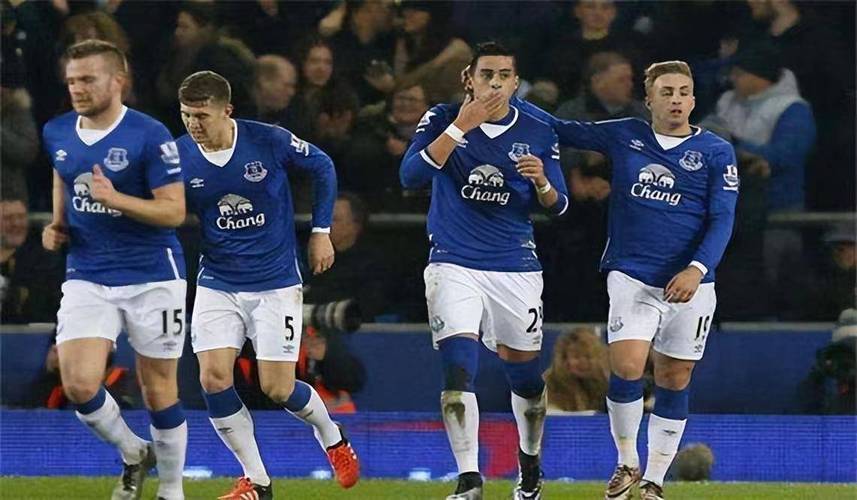 包含莱沃库森客场平局，保持在积分榜中游位置的词条