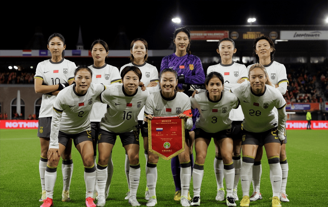 关于女足比赛火爆现场，球员风采逼人的信息