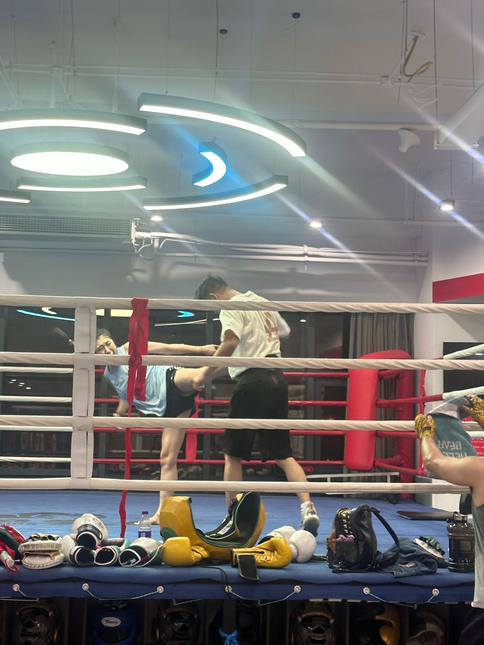 开云体育下载-男子拳击选手拳拳到肉，锁定金牌的简单介绍