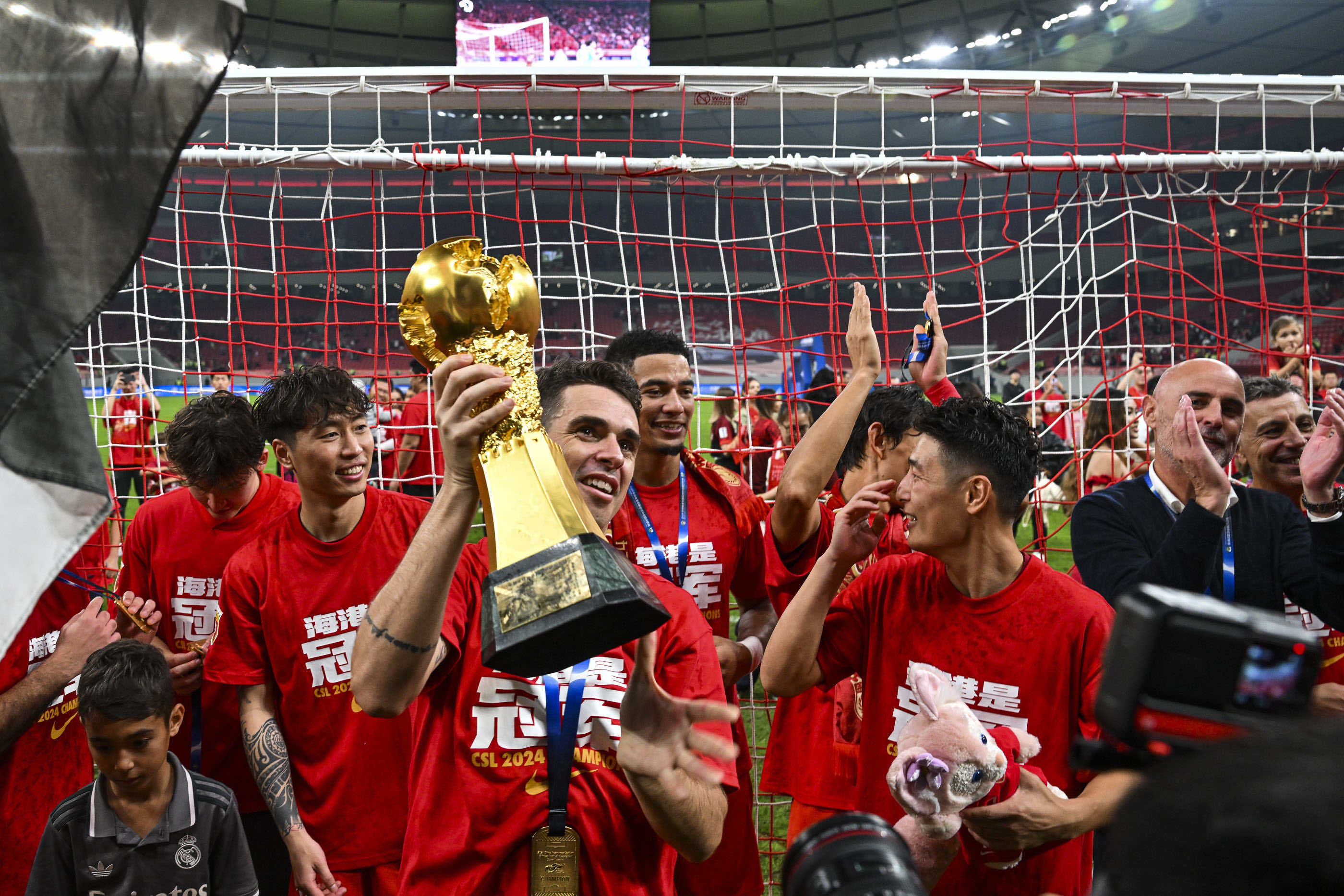 包含传奇球星重返中超赛场，准备为球队再战的词条