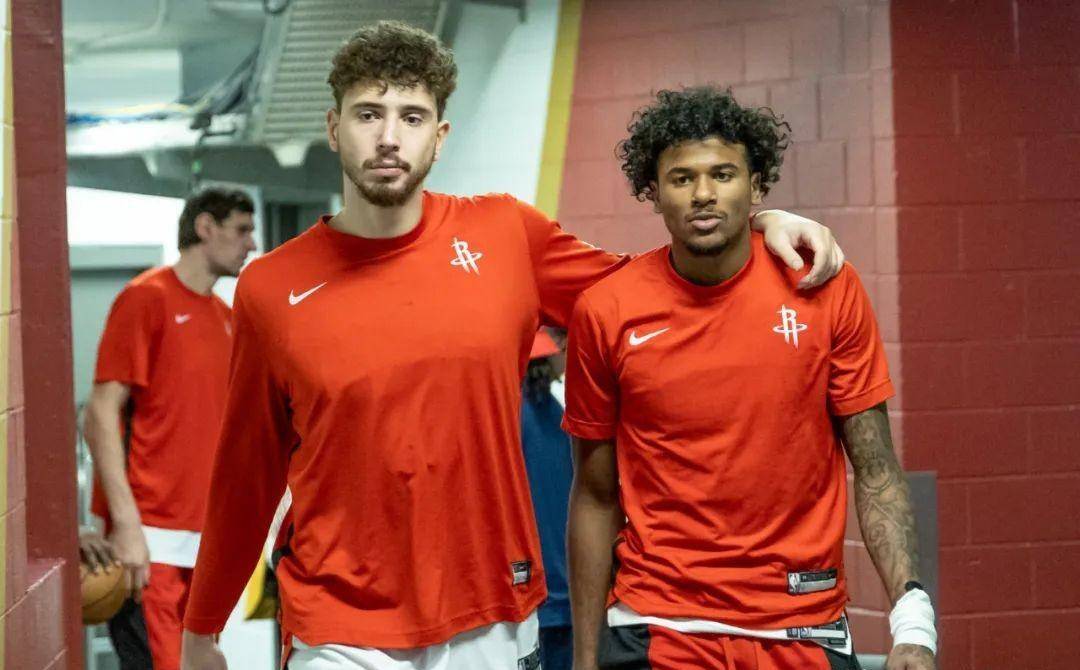 开云体育中国-包含突然爆发，火力全开，一步之遥的词条