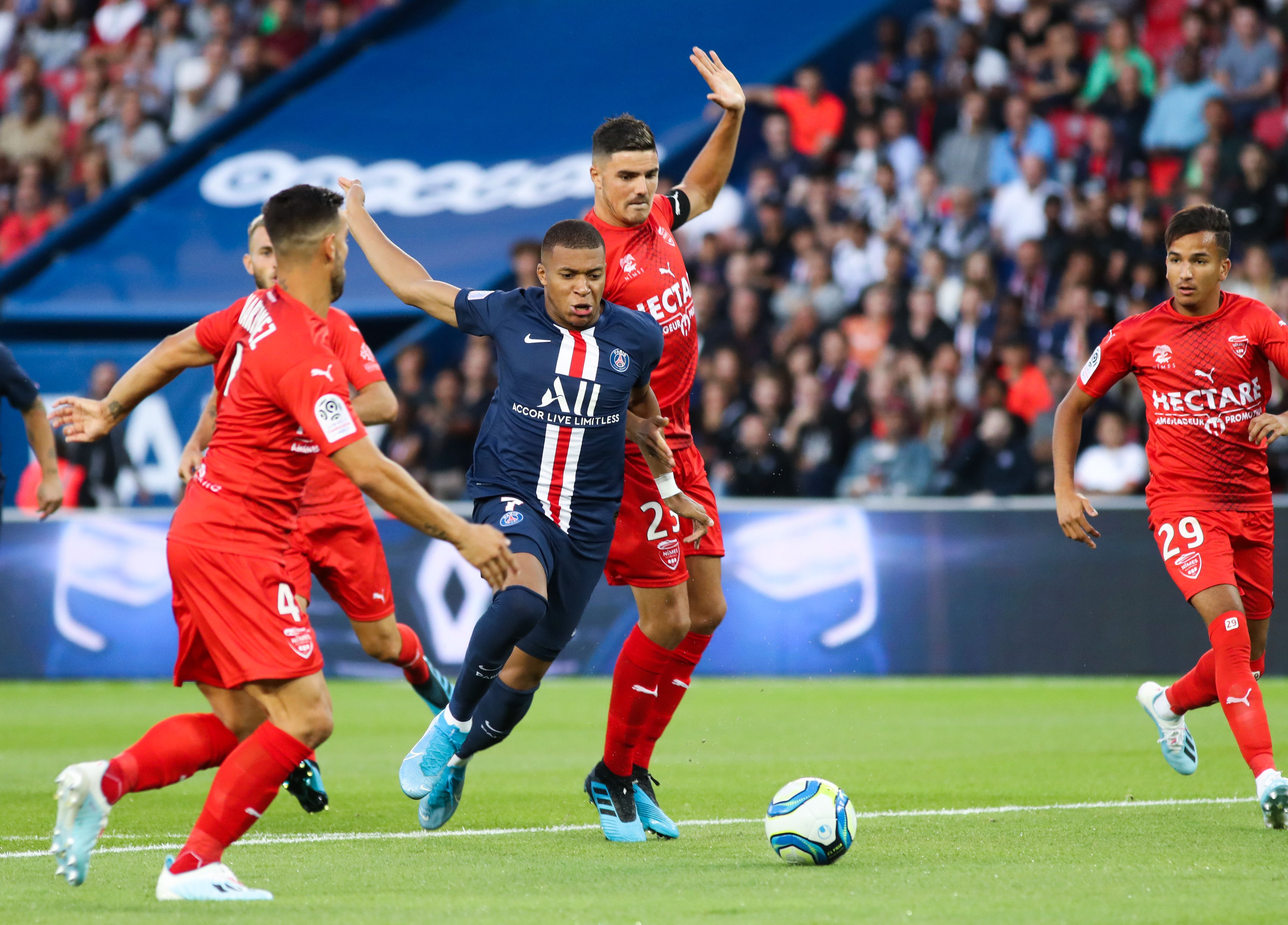 尼姆主场告捷，取得宝贵三分