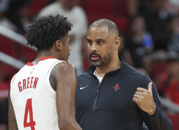 开云体育官方网站-火箭队遭遇裁判误判，主帅表示抗议