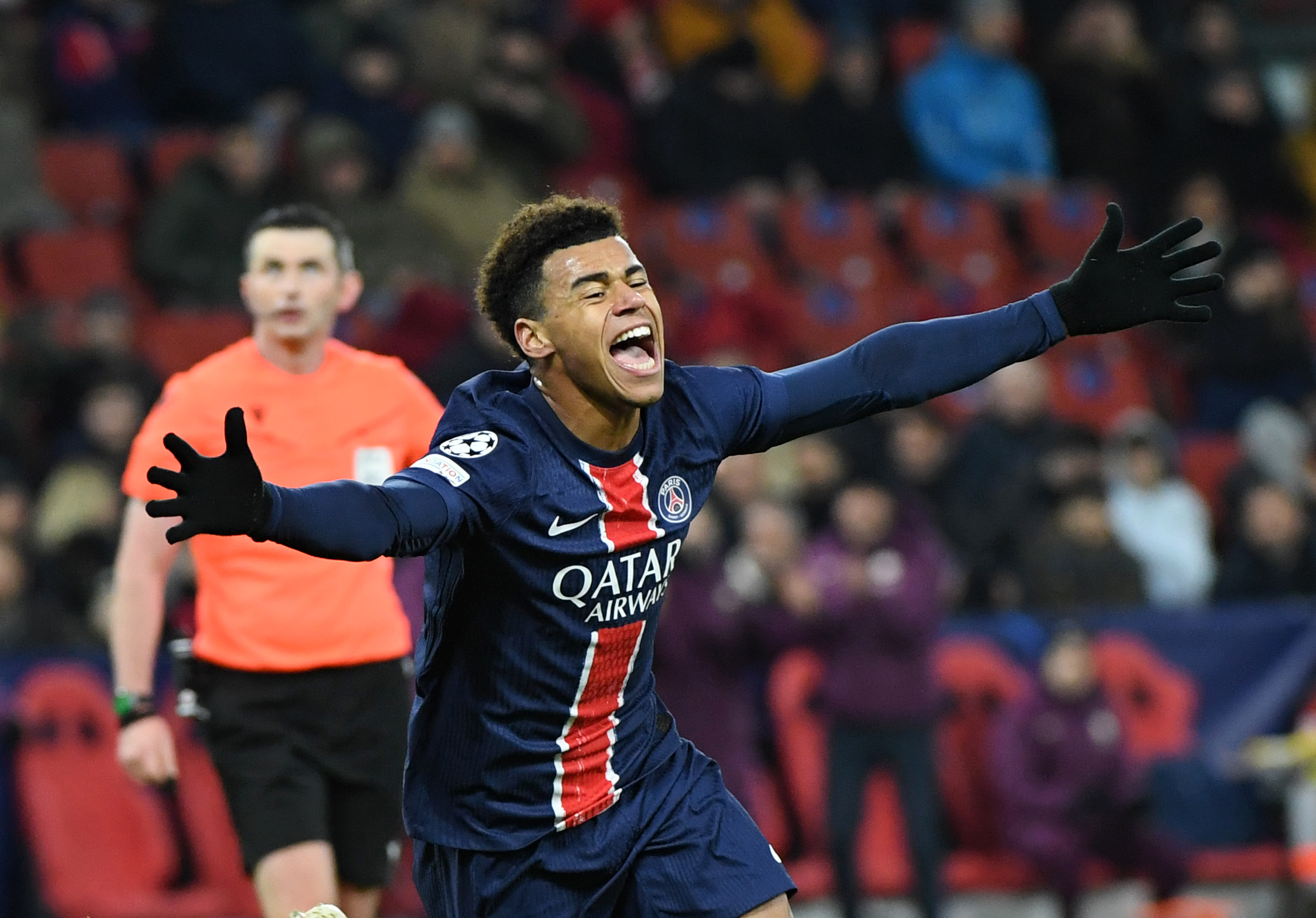 包含巴黎圣日耳曼战绩领先,雄心勃勃的词条 包含巴黎圣日耳曼战绩领先,雄心勃勃的词条