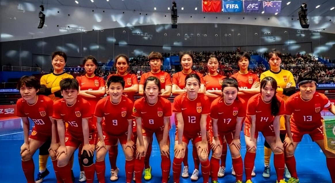 中国女足球队取得佳绩，得到表扬