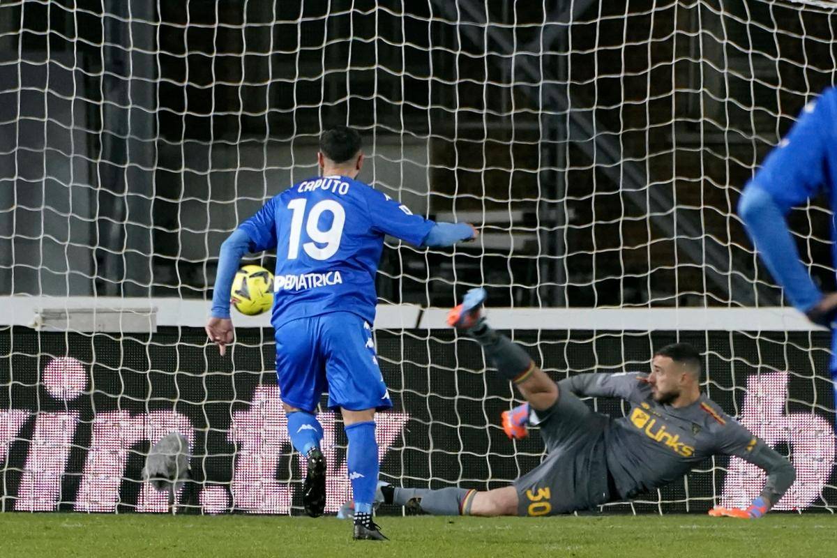 包含那不勒斯客场翻盘成功,取得关键三分的词条 包含那不勒斯客场翻盘成功,取得关键三分的词条