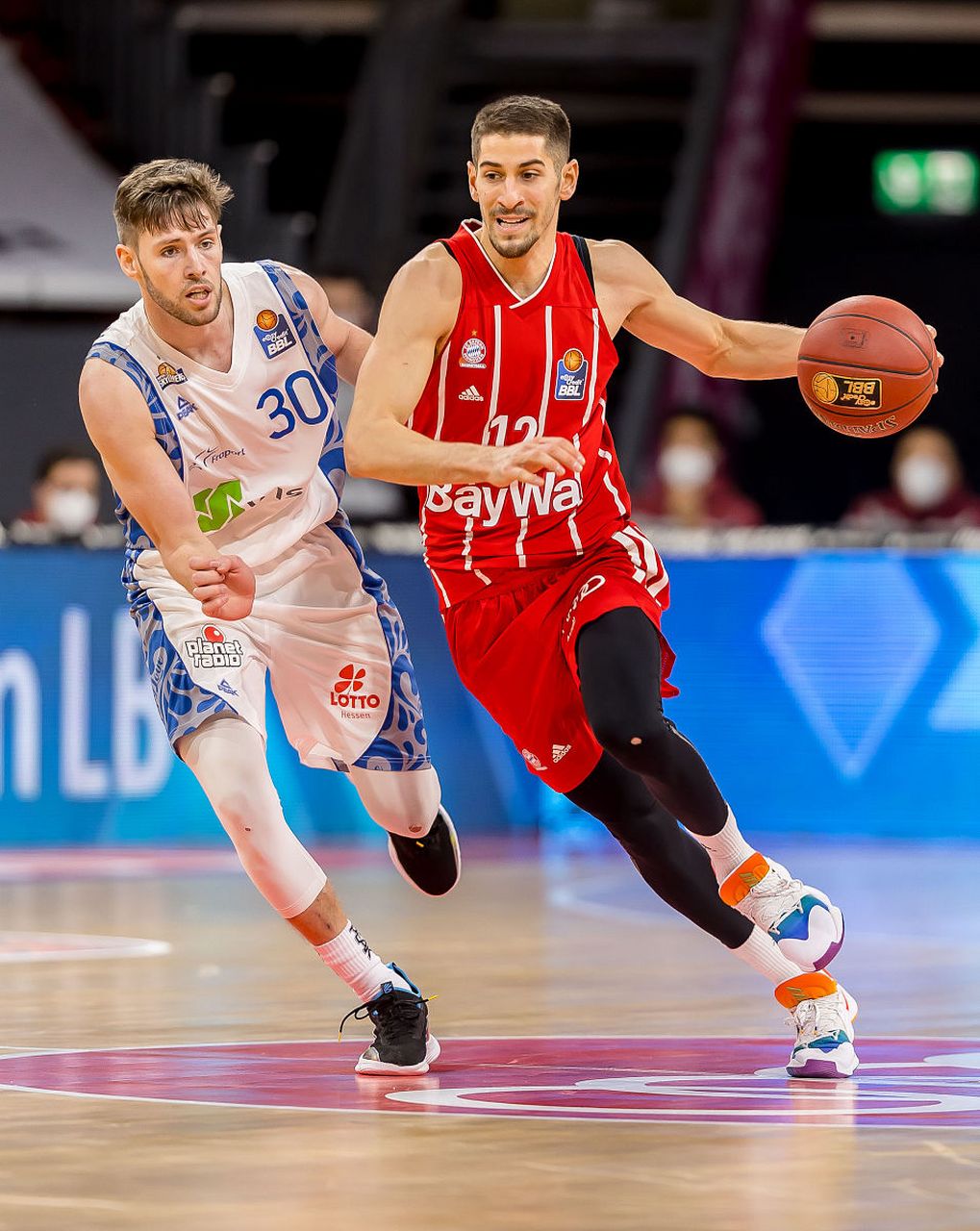 激烈比拼再掀热潮,体育界备受瞩目的简单介绍 激烈比拼再掀热潮,体育界备受瞩目的简单介绍