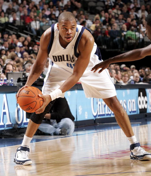 小牛队员练球甚勤身体素质提升明显 小牛队员练球甚勤身体素质提升明显