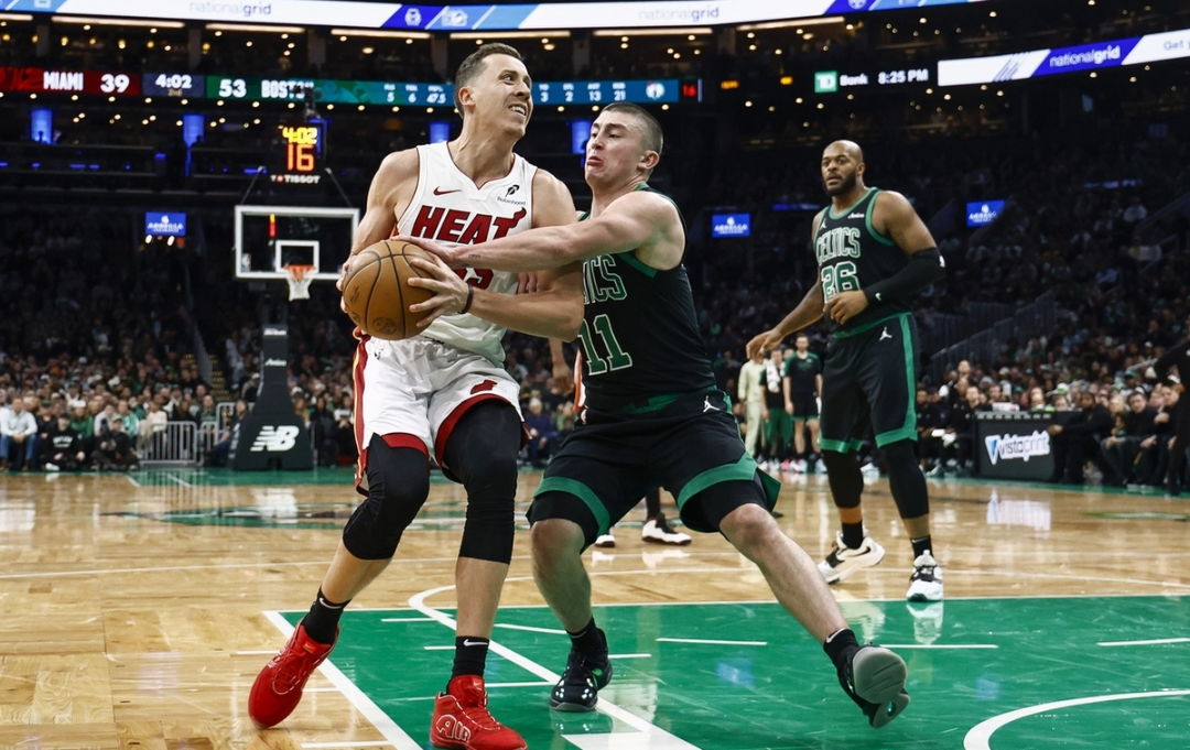 包含热火客场逆转凯尔特人，取得八连胜的词条