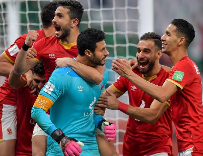 强强对抗，足球场上的硝烟弥漫