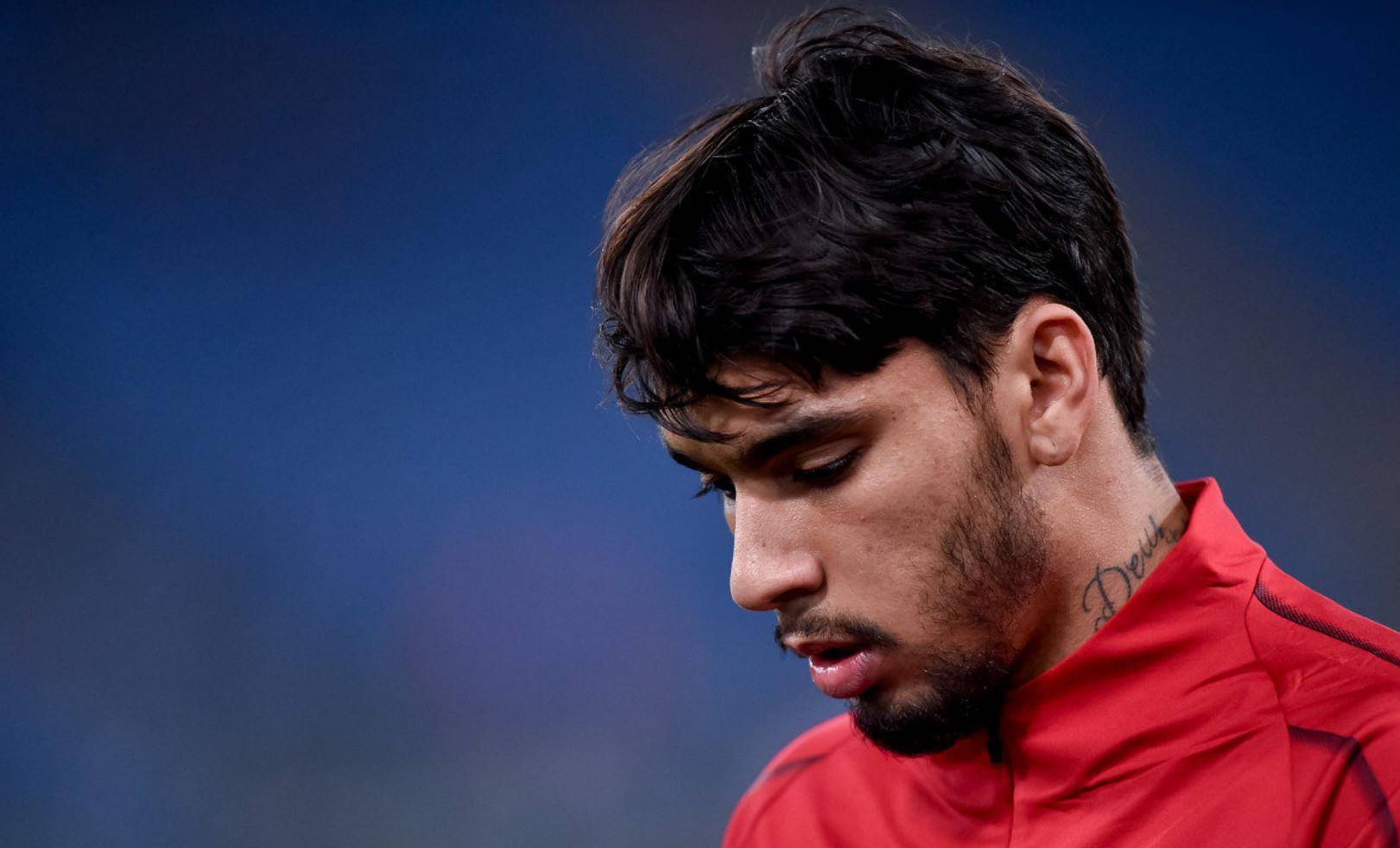 里昂球迷热情满满,助威声震天响 里昂球迷热情满满,助威声震天响