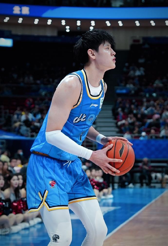 开云体育-新生力量！CBA季后赛青年球员崭露头角
