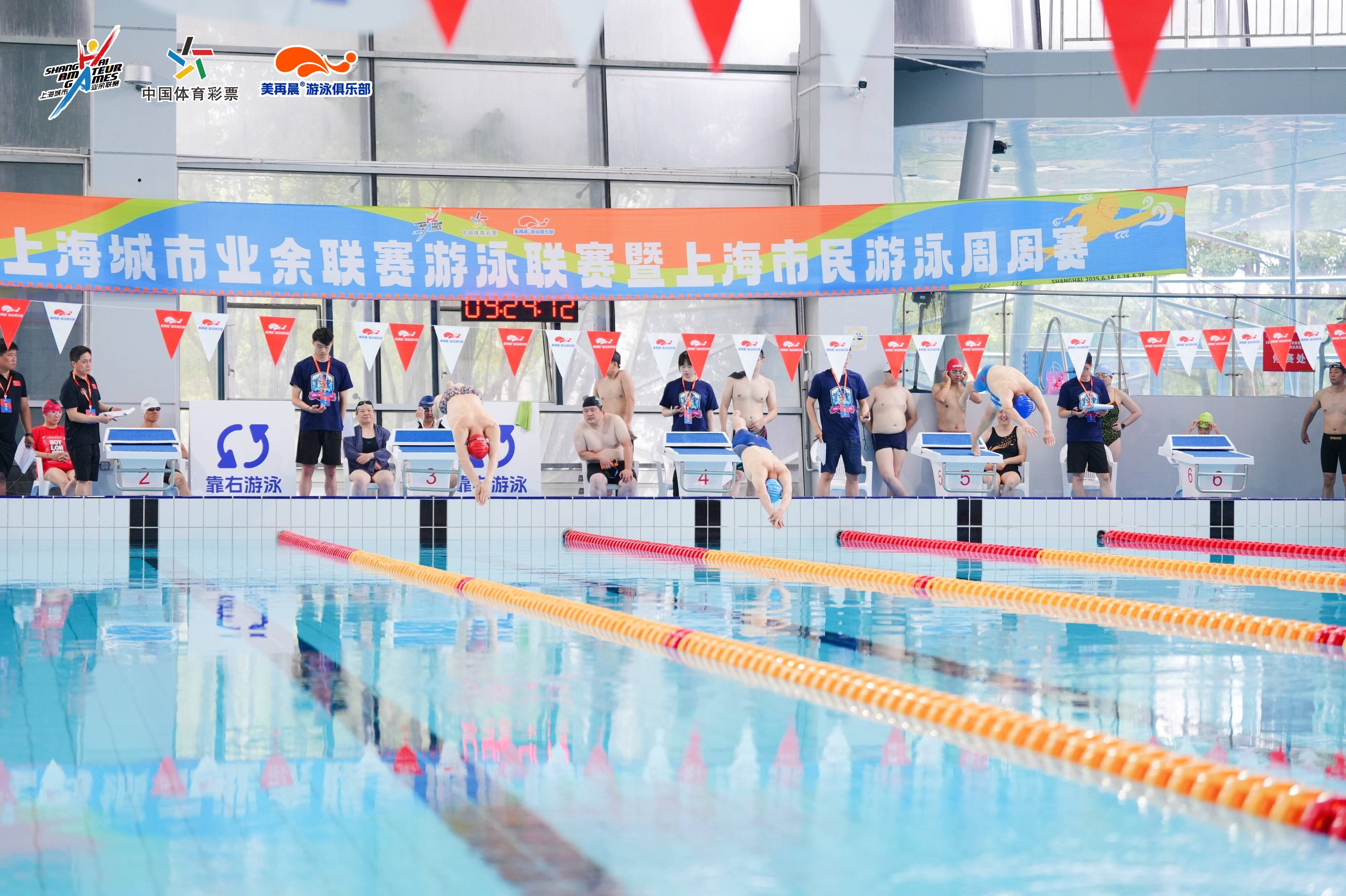 游泳选手频繁刷新世界纪录，又将诞生新王者？