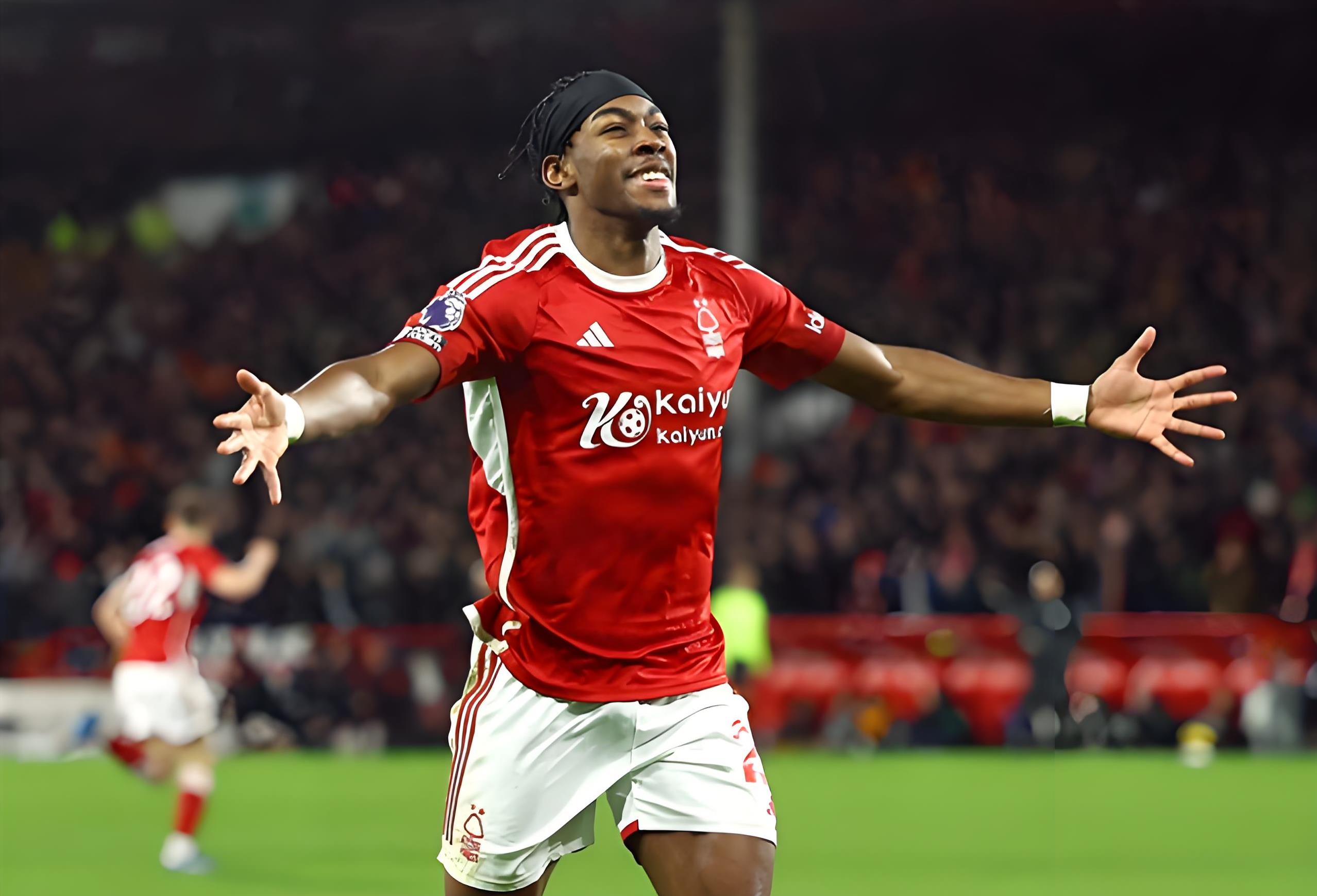 球员在赛场上大放异彩,个人能力得到全面展示 球员在赛场上大放异彩,个人能力得到全面展示