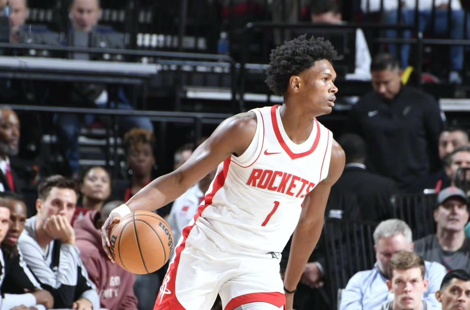 开云体育登录-火箭队后卫神奇抢断反击，制胜关键