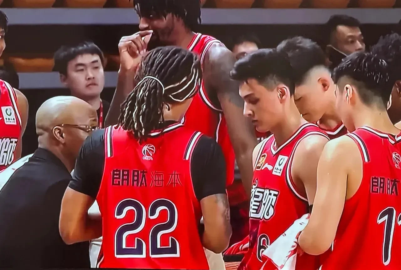 广州恒大坐镇主场，战平辽宁宏运，谁能抢眼？