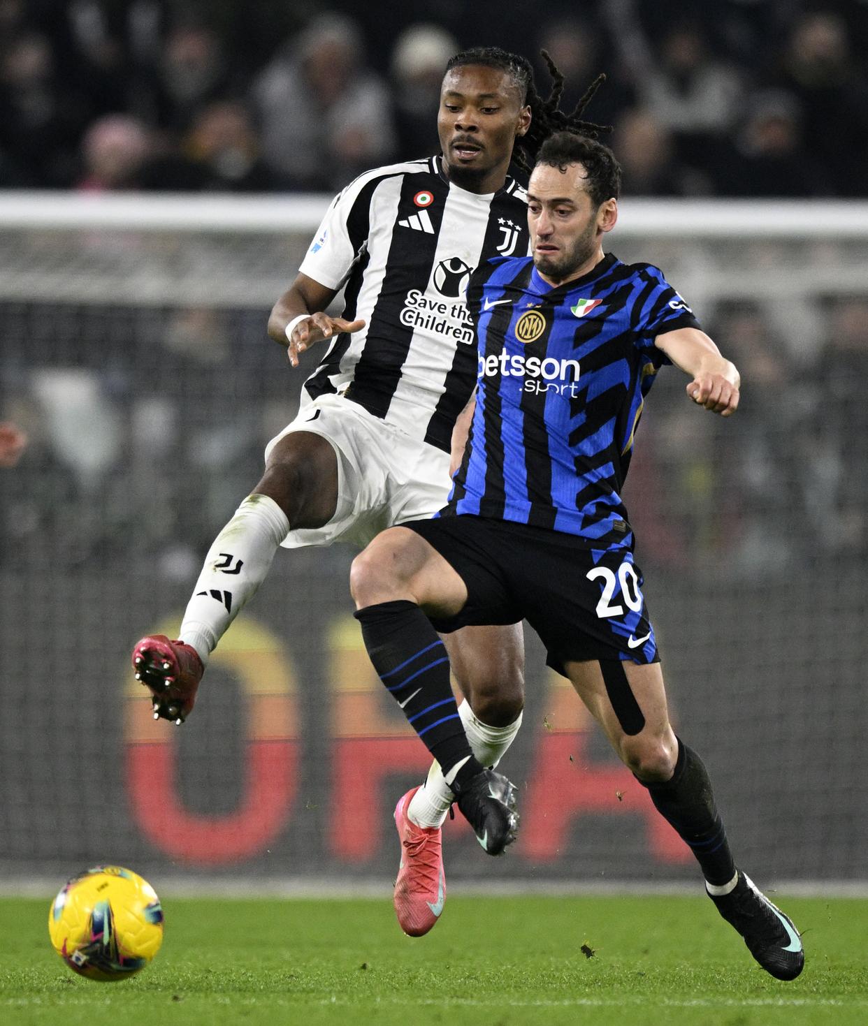 尤文图斯客场战平AC米兰，晋级坎坷