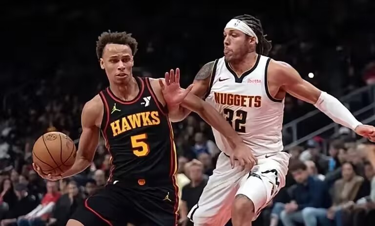 关于老鹰中锋生涯助攻突破次,成为历史第一人的信息 关于老鹰中锋生涯助攻突破次,成为历史第一人的信息