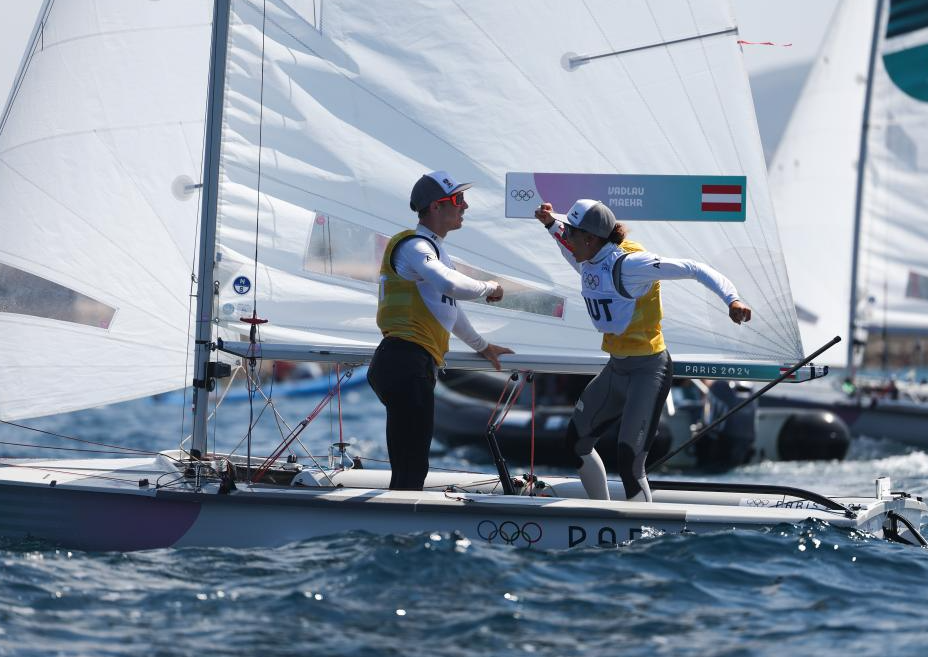 包含英国帆船队频频创新突破赢得冠军的词条