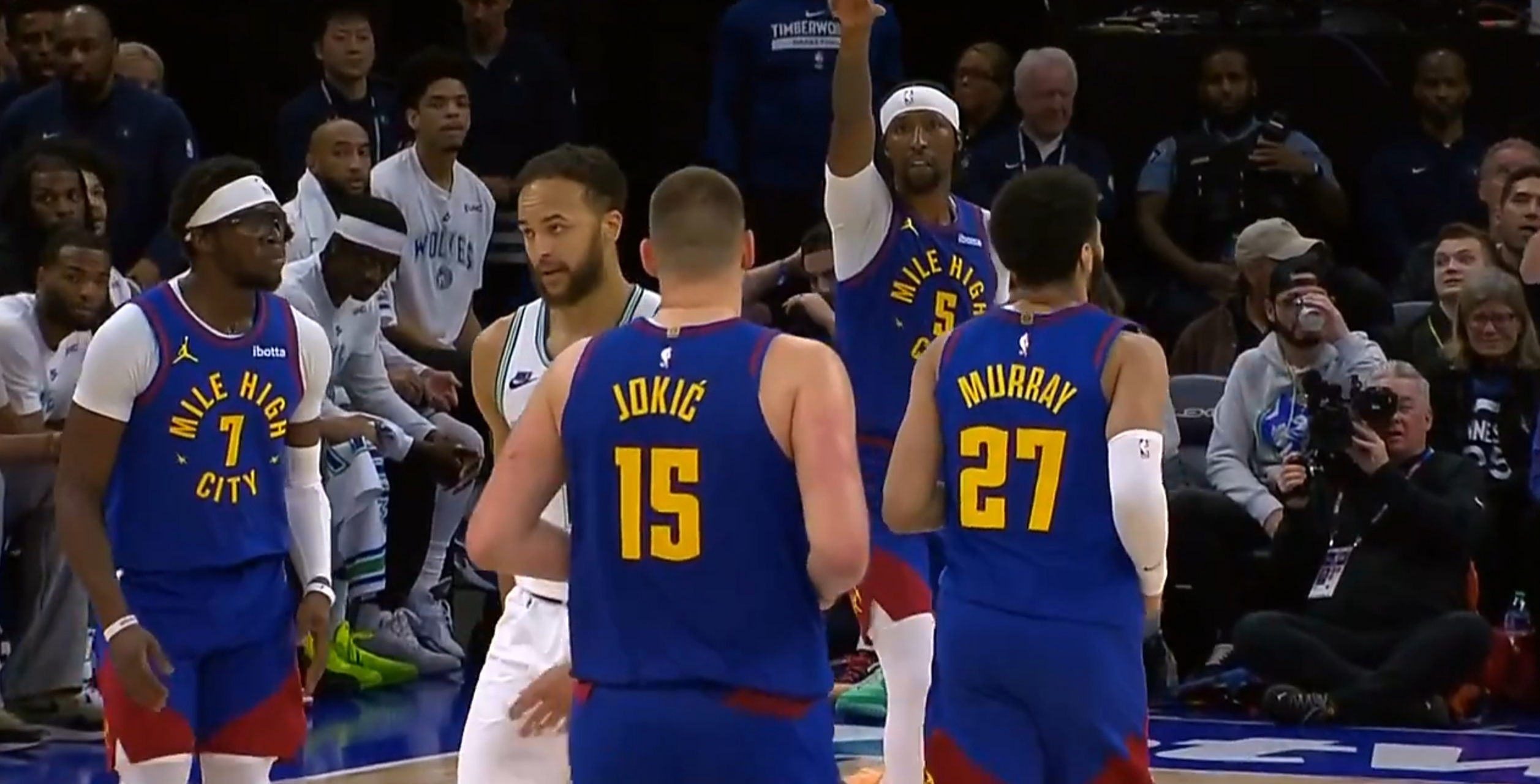 开云体育官方网站-森林狼胜活塞，唐斯内线发威砍下分