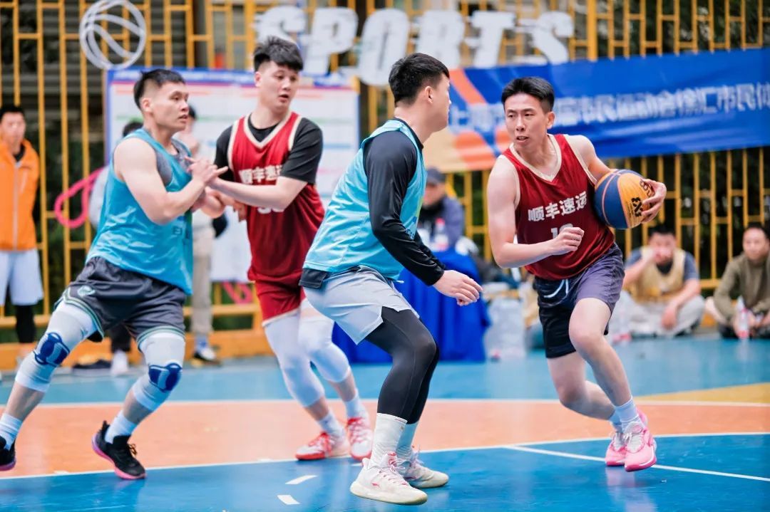 双方球队在激烈比拼后达成胜利，晋级下一轮