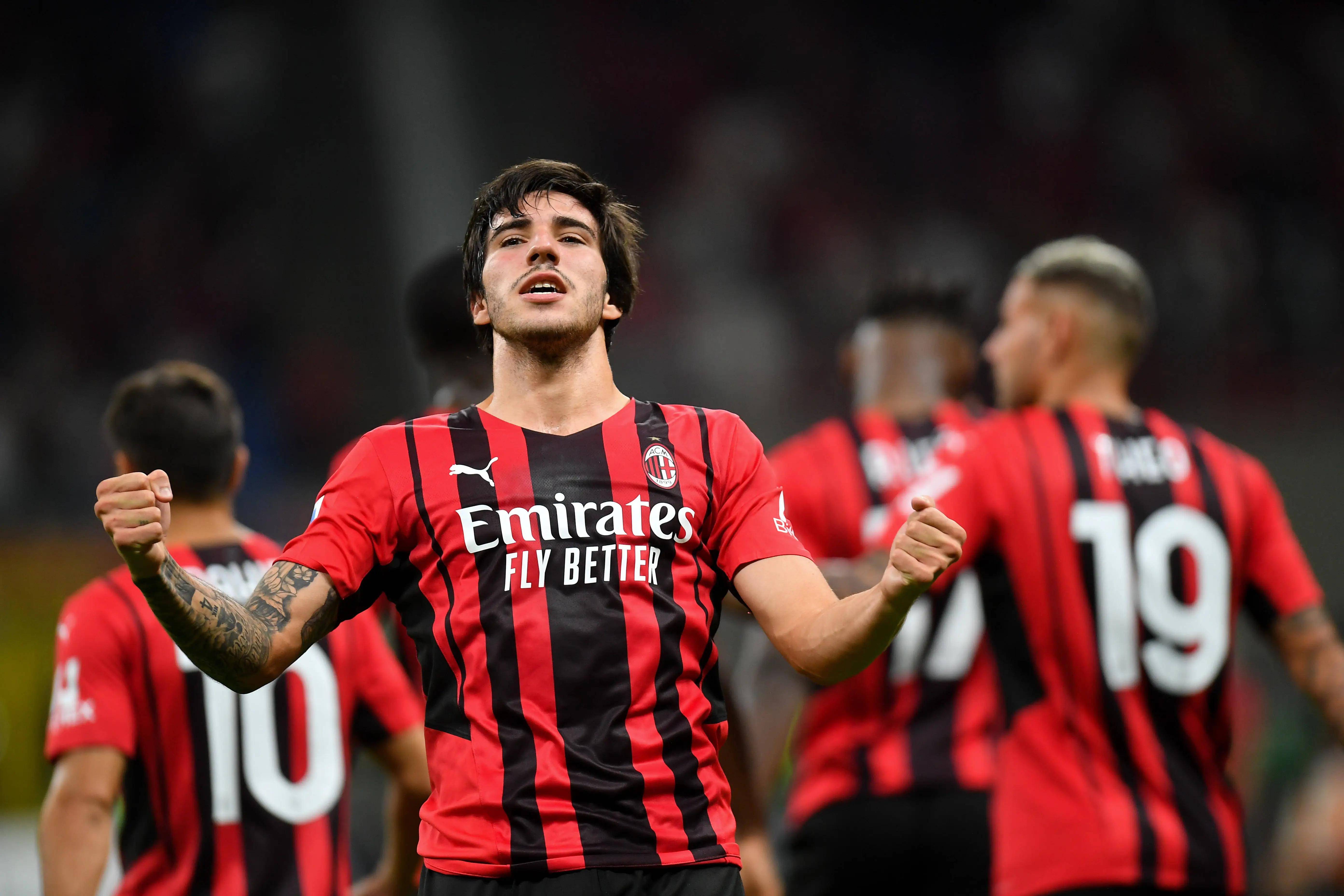 尤文图斯中场大将连续出色发挥，率国家队晋级