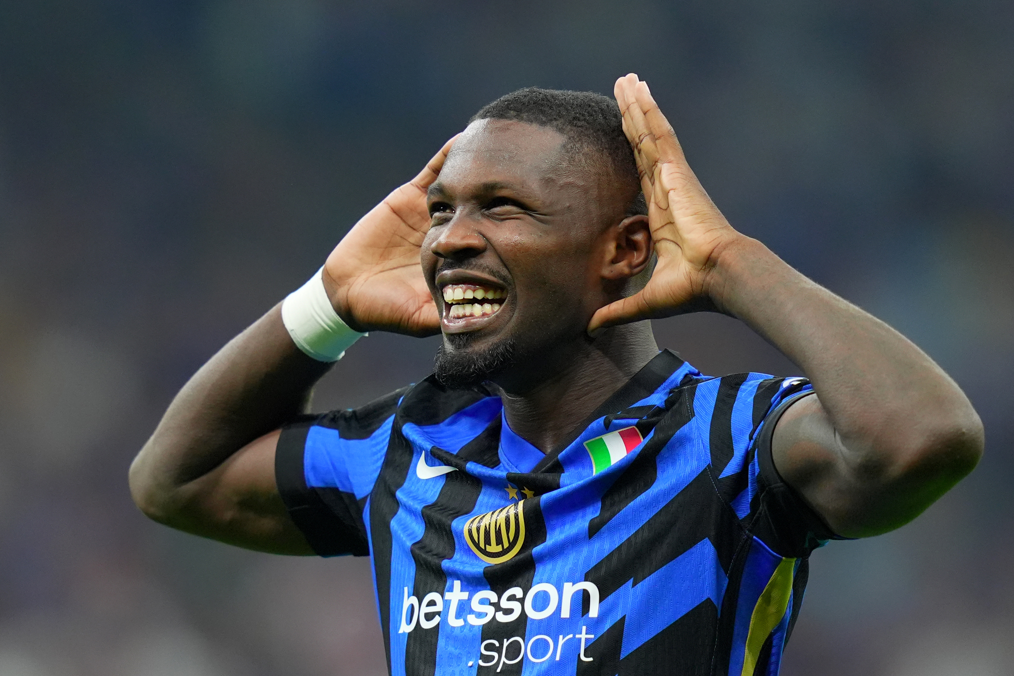 国米前锋梅开二度,助球队连胜收官 国米前锋梅开二度,助球队连胜收官