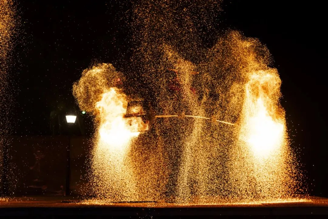 激光焦点,场上紧张气氛飘逸扑朔迷离 激光焦点,场上紧张气氛飘逸扑朔迷离