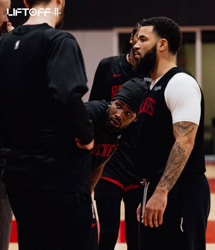 关于法兰克福球队斗志昂扬，努力追逐领跑者的信息