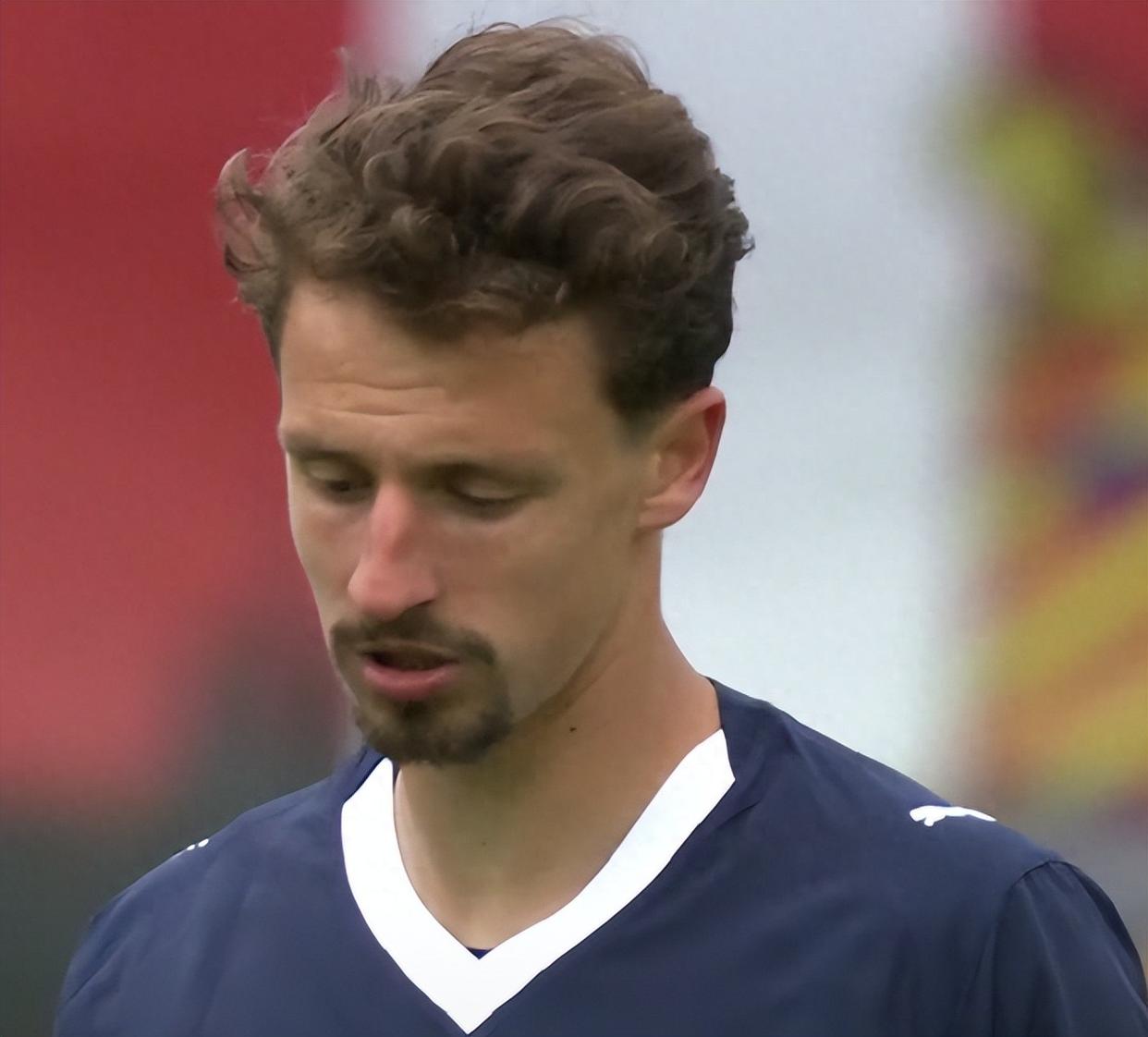 关于阿贾克斯新任主帅计划重振球队雄风的信息