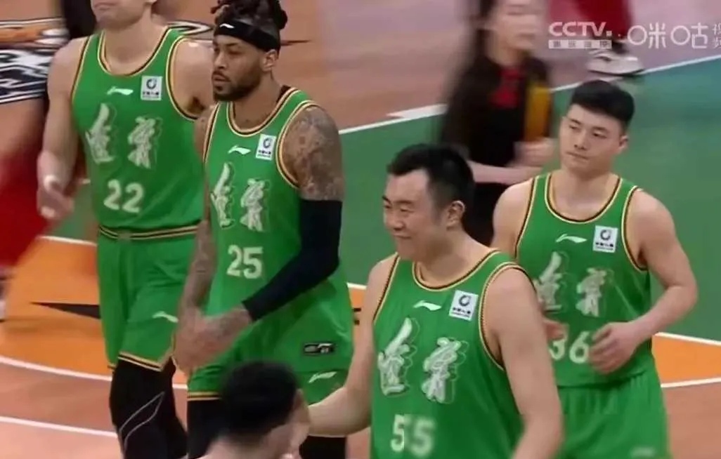 双方球队在比赛中争夺名次的故事 双方球队在比赛中争夺名次的故事