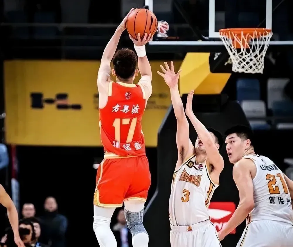 主力球员受伤仍战斗勇敢,用实际行动诠释拼搏精神 主力球员受伤仍战斗勇敢,用实际行动诠释拼搏精神