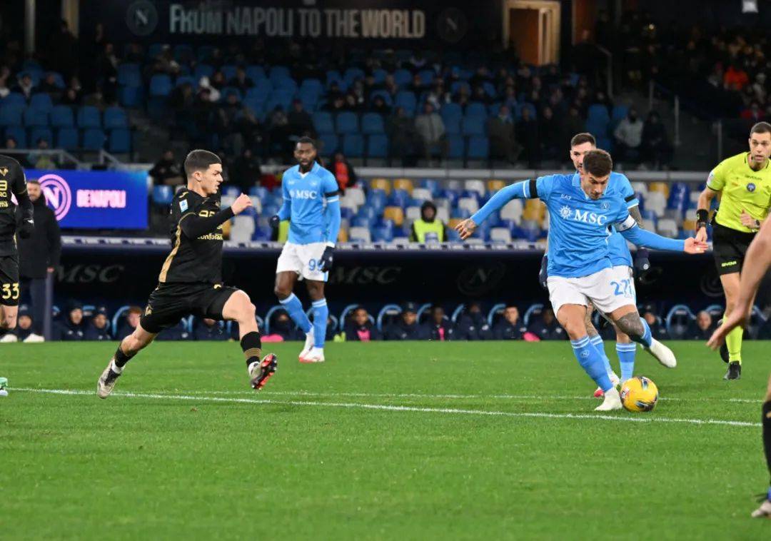 里斯本竞技客场一球小胜那不勒斯,高效防守 里斯本竞技客场一球小胜那不勒斯,高效防守