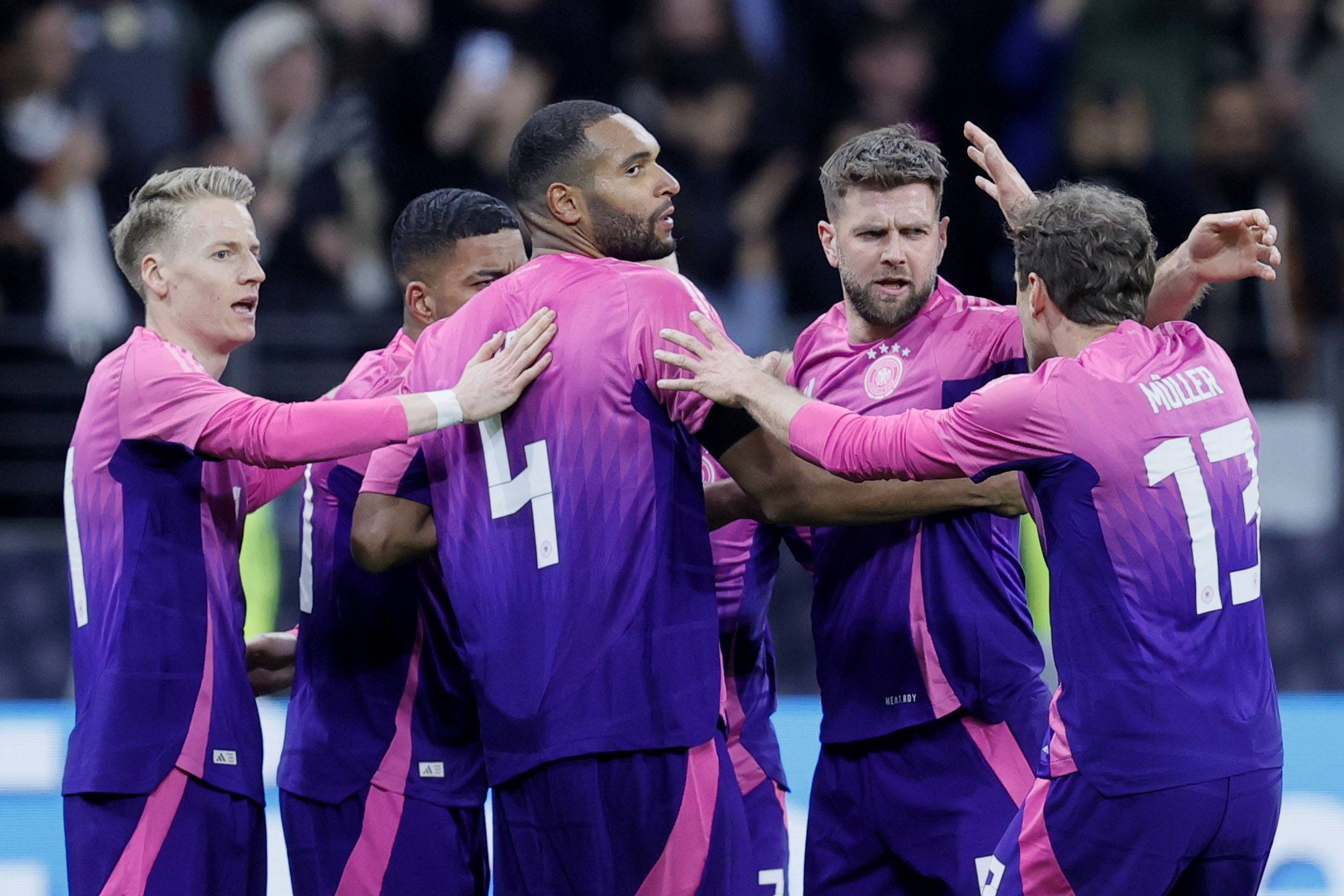 中国队与德国队进行友谊赛交流 中国队与德国队进行友谊赛交流