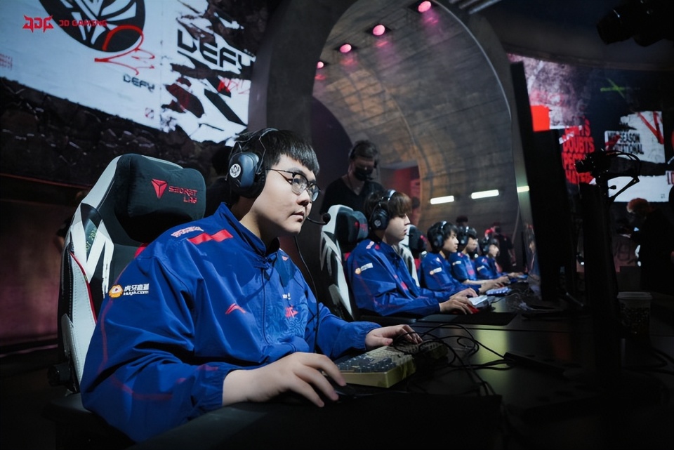 PSG翻盘C9,Elk线上压制力十足鏖战多局淘汰赛,点燃全场激情 PSG翻盘C9,Elk线上压制力十足鏖战多局淘汰赛,点燃全场激情