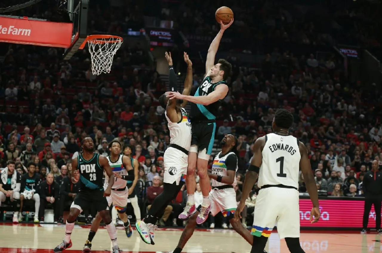 开云体育入口-开拓者主场战胜太阳，利拉德狂砍40分