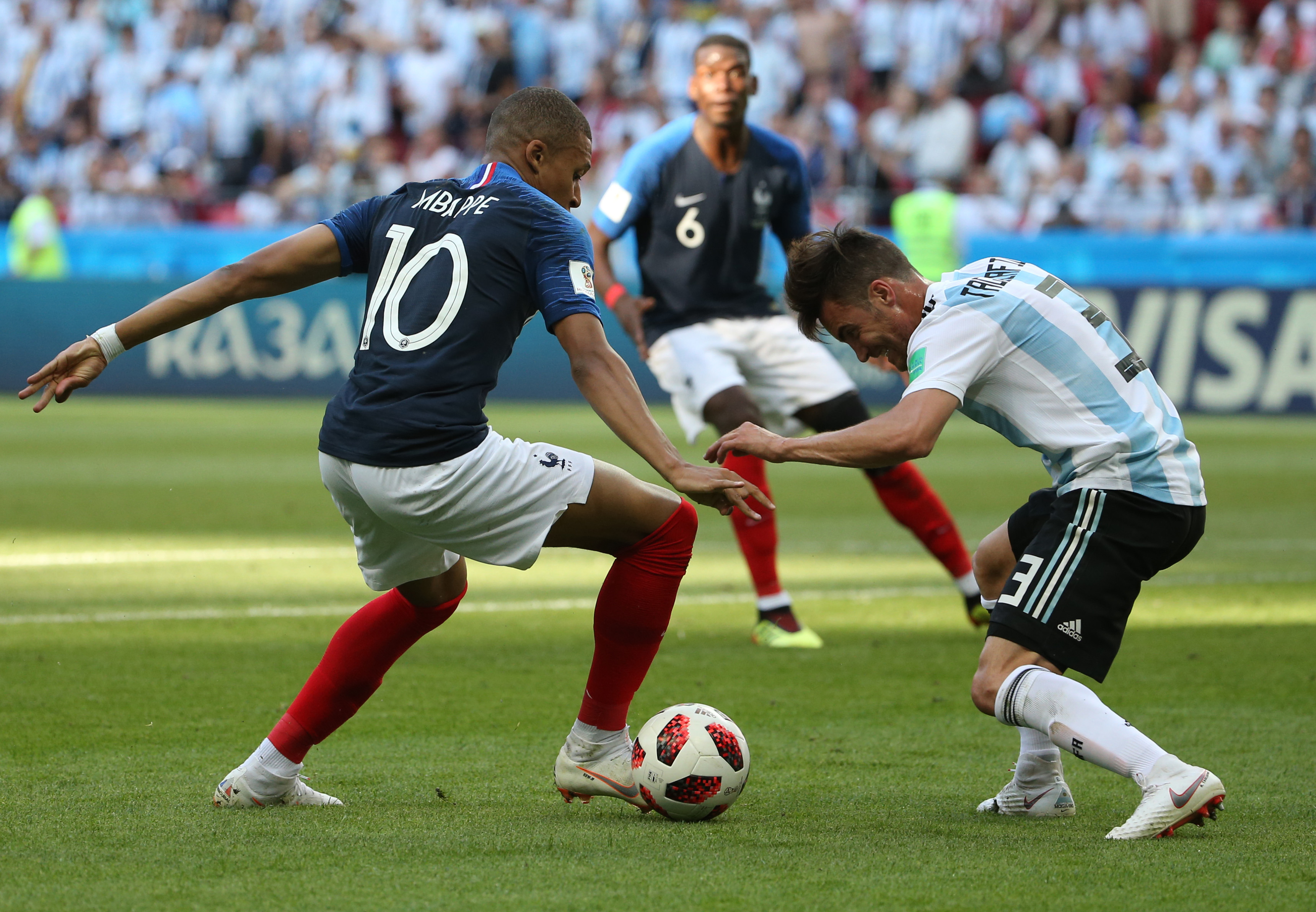 关于强强对话的足球比赛在法国上演，精彩可期的信息