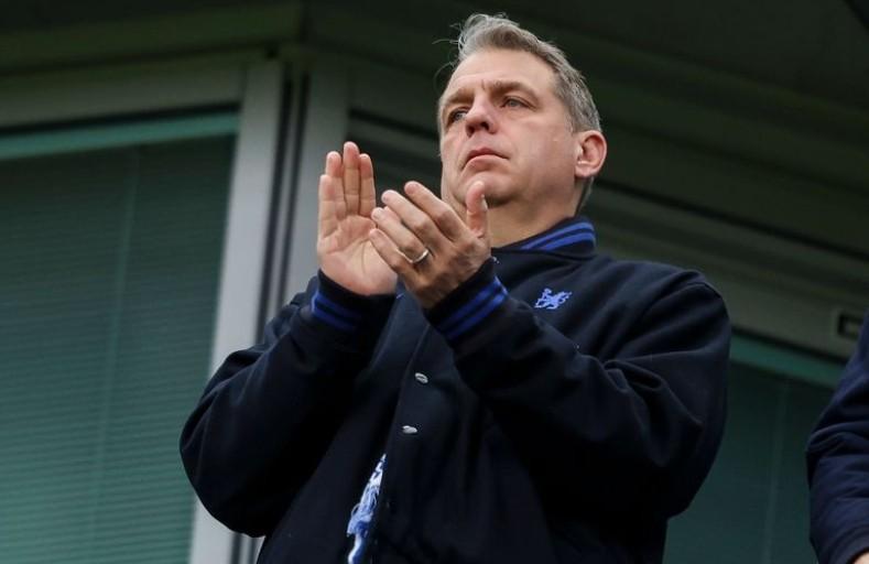 切尔西主场不敌对手，球迷愤怒抗议