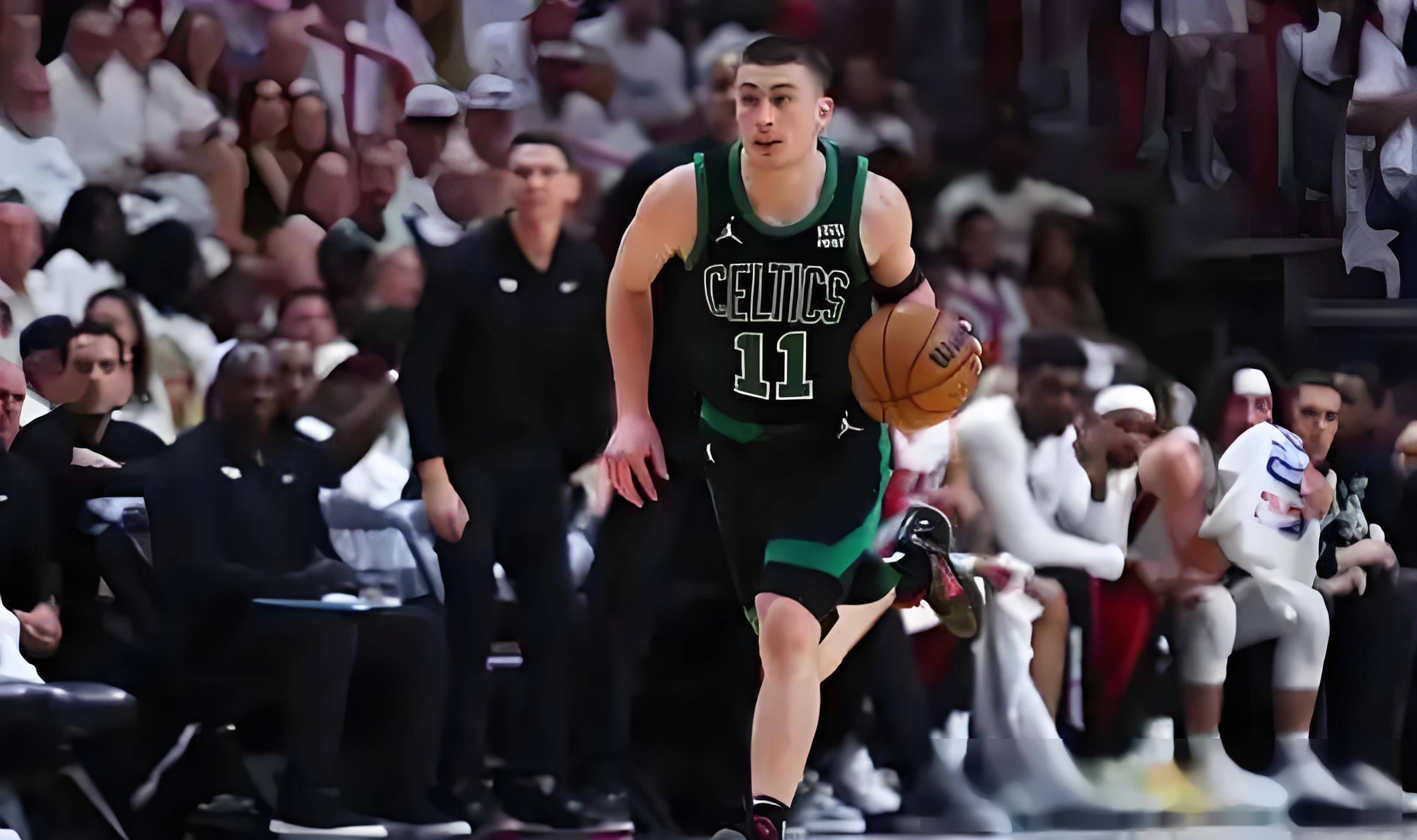 开云官网-76人击败凯尔特人，系列赛1-1平