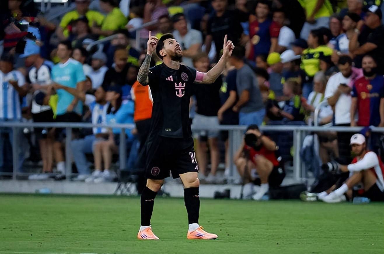 梅西在国家队比赛中打进帽子戏法